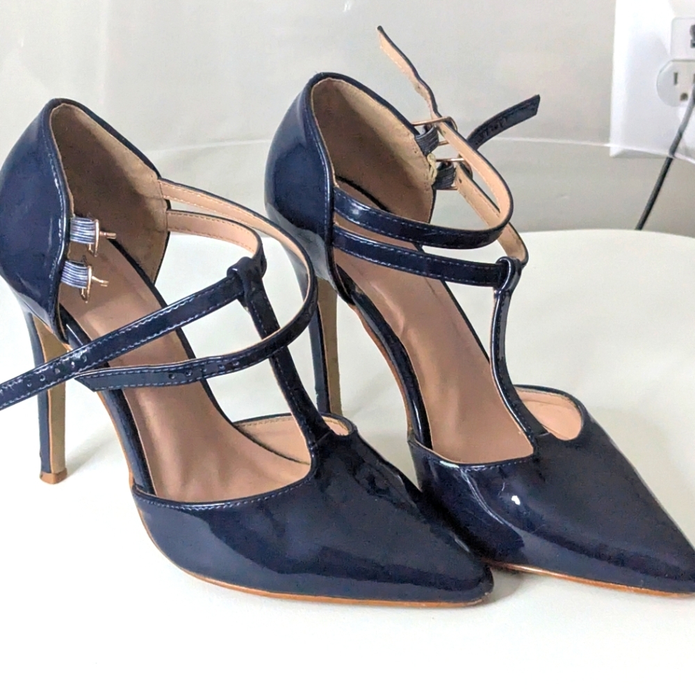 Journee Collection Heels
